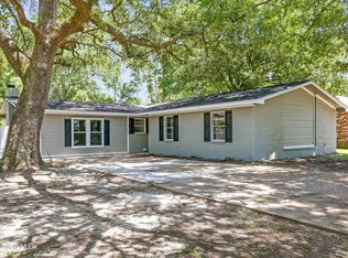 10016 Oakwood Park Dr, Moss Point, MS 39562