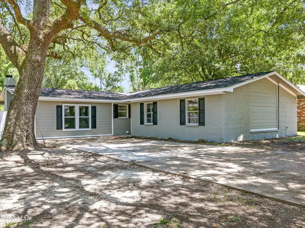 10016 Oakwood Park Dr, Moss Point, MS 39562