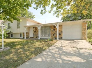 6 S Hillview Dr, Saint Peters, MO 63376