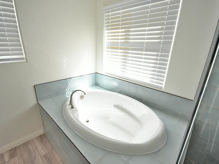 3041 Lake Como Ave — Photo 31