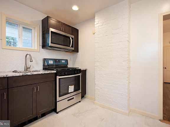 5th image of 707 W 10th St