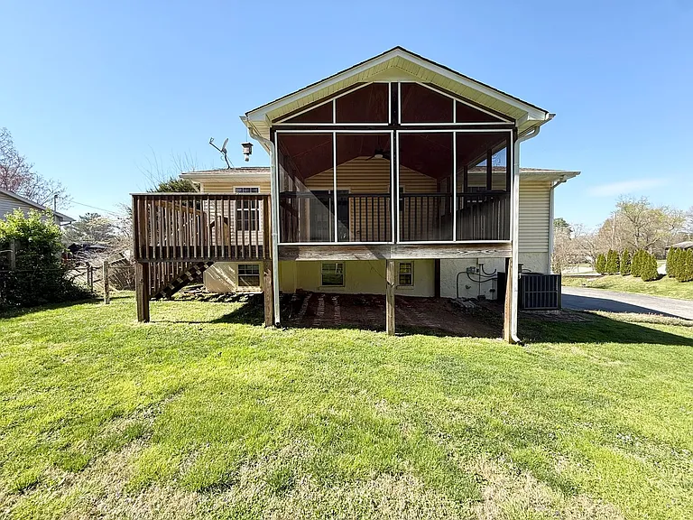 220 Brampton Rd — Photo 5