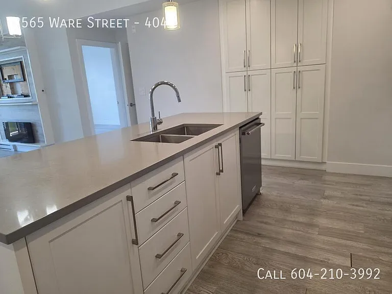 2565 Ware St #404 — Photo 4