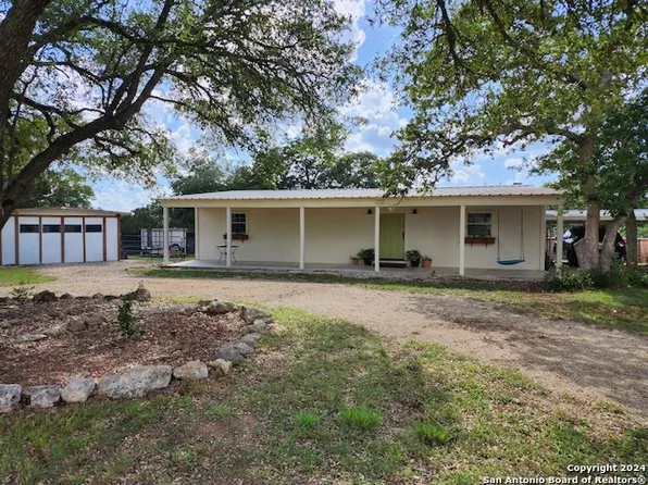 874 Mustang Crossing Dr., Pipe Creek, TX 78063