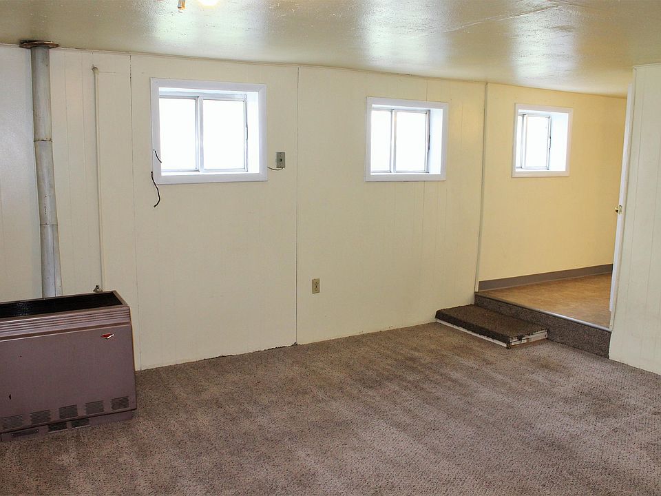 726 Broadway St APT 4, Thermopolis, WY 82443 Zillow