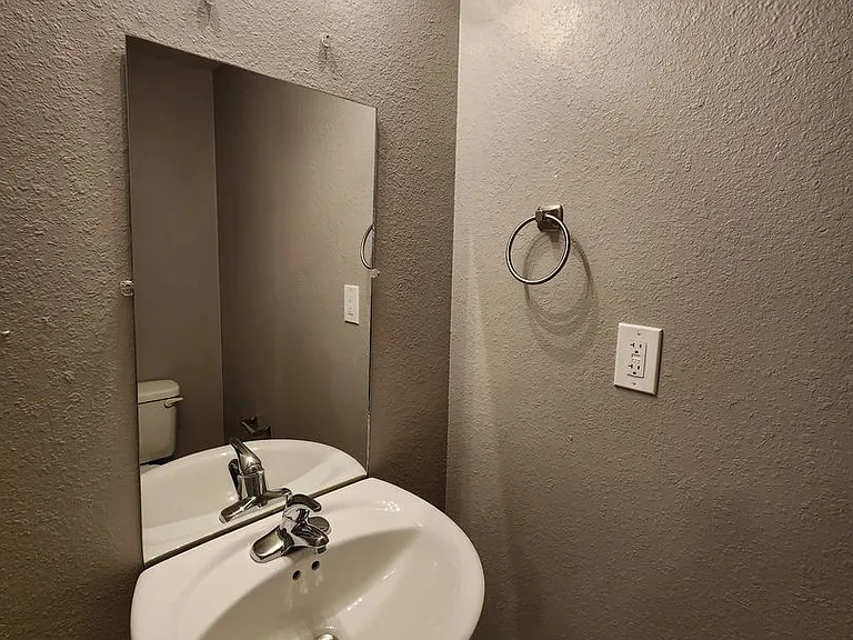 241 Executive Ave — Photo 10