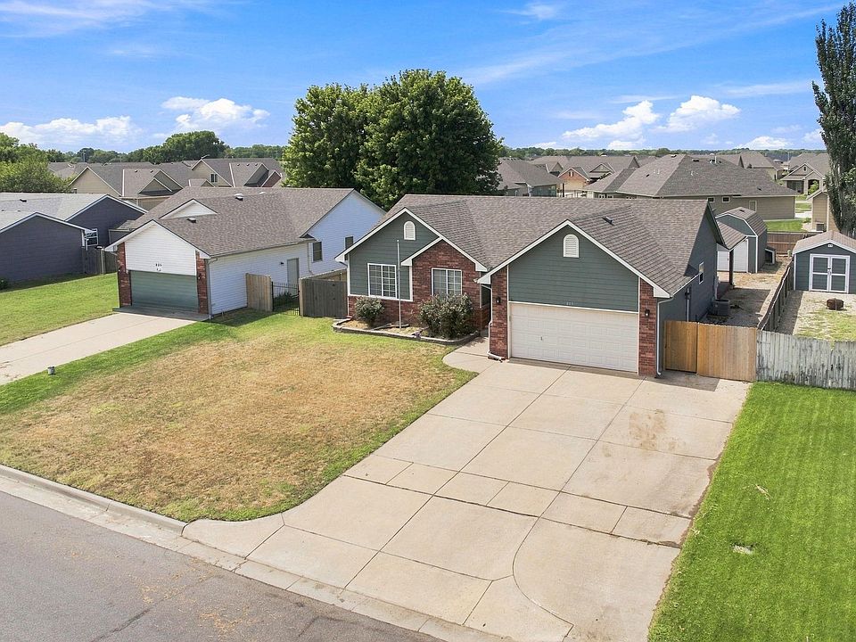 1st image of 809 N Bay Country Cir