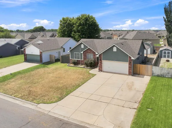 809 N Bay Country Cir, Wichita, KS 67235