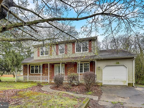 2nd image of 9 Meadow Knoll Ct