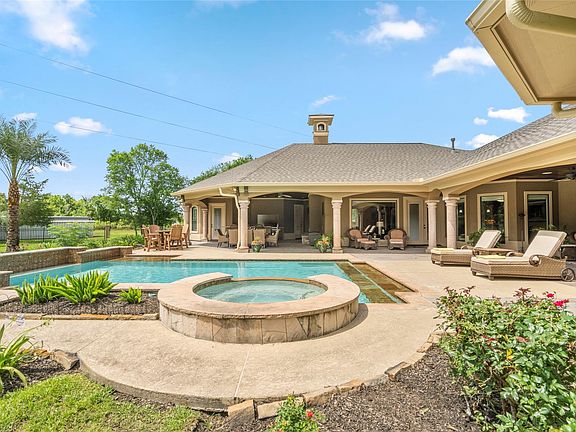 3rd image of 3020 Bridle Path Ln