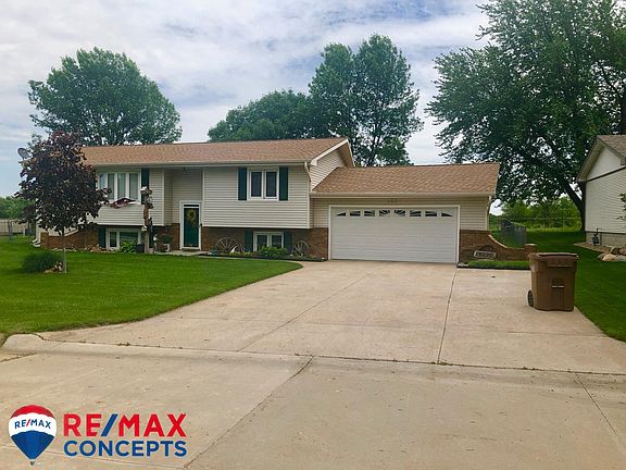 2nd image of 460 Cottonwood Ave