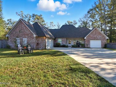 100 Tracier Crst, Clinton, MS, 39056