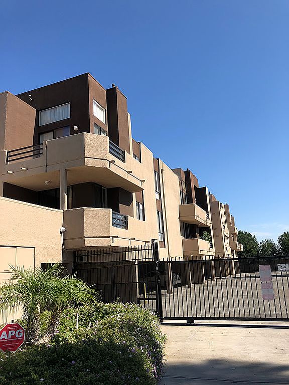 7826 Topanga Canyon Boulevard, Unit 323, Canoga Park, CA 91304