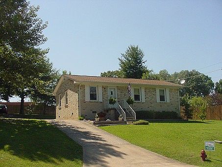 1st image of 106 S Oak Dr