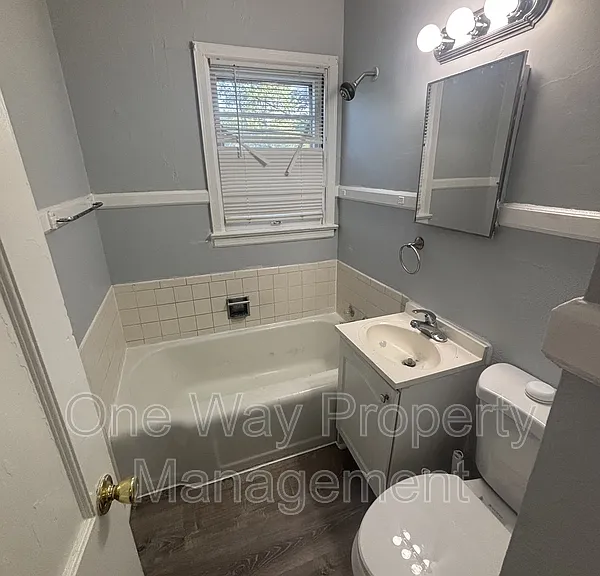 1729 E Looman St — Photo 3