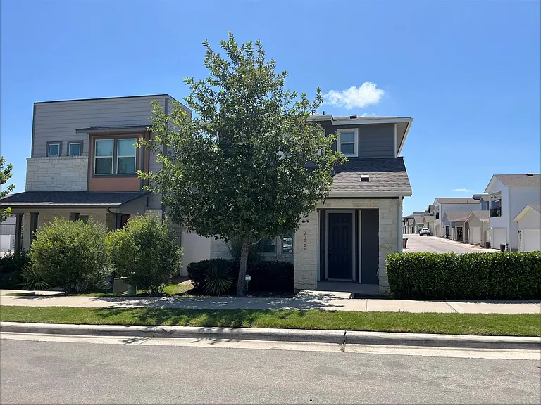 7702 Dylan Dr — Photo 32