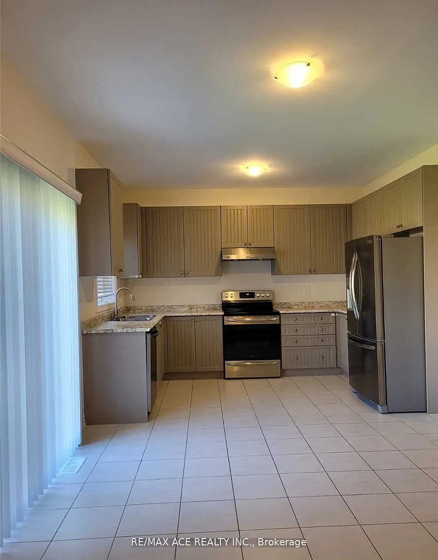 4 bed, $2,600 — Photo 3