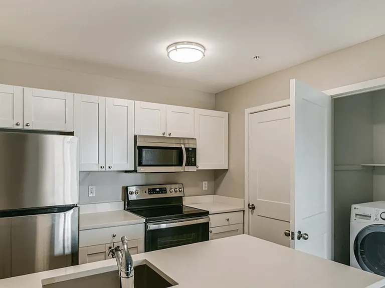 Westlake Place Apartments — Photo 11