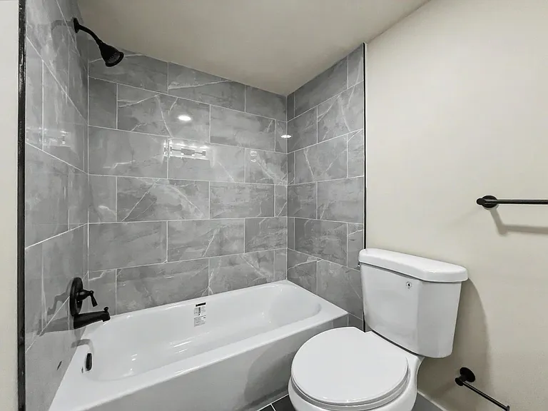 200 E Maple Ave — Photo 51