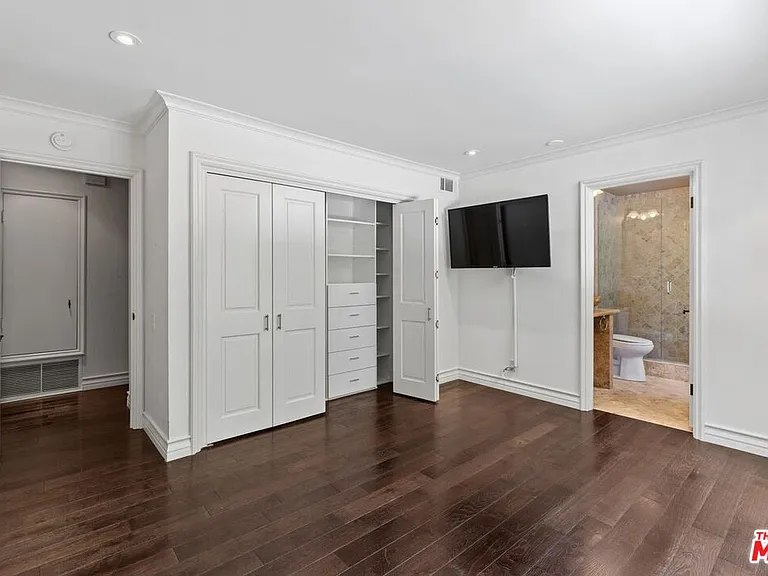 1060 Chantilly Rd — Photo 32