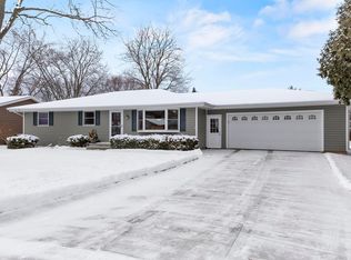 1729 N Blossom Dr, Appleton, WI 54914