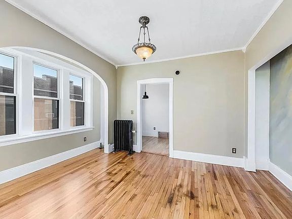 2nd image of 1329 W Addison St APT 3A