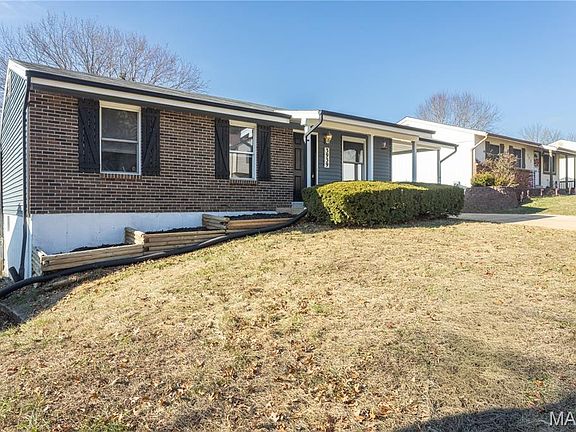 2nd image of 3939 Hawthorn Dr