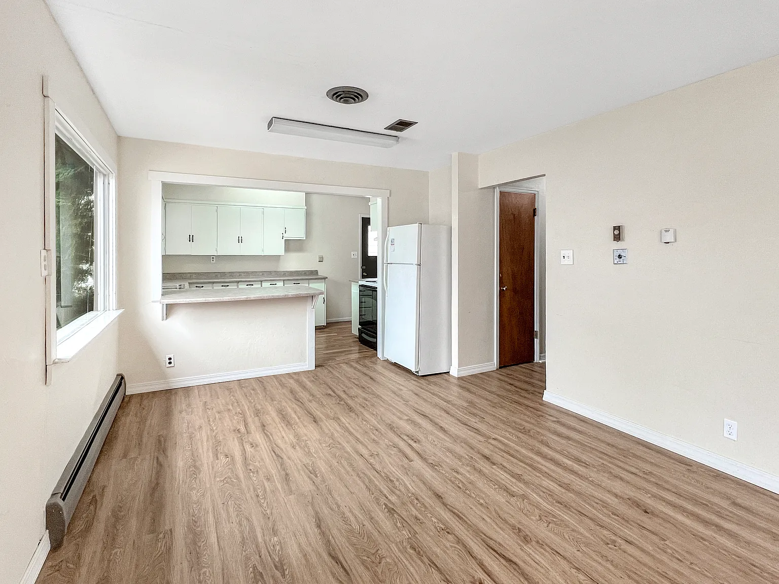 3 bed, 1600 sqft, $2,050 — Photo 4