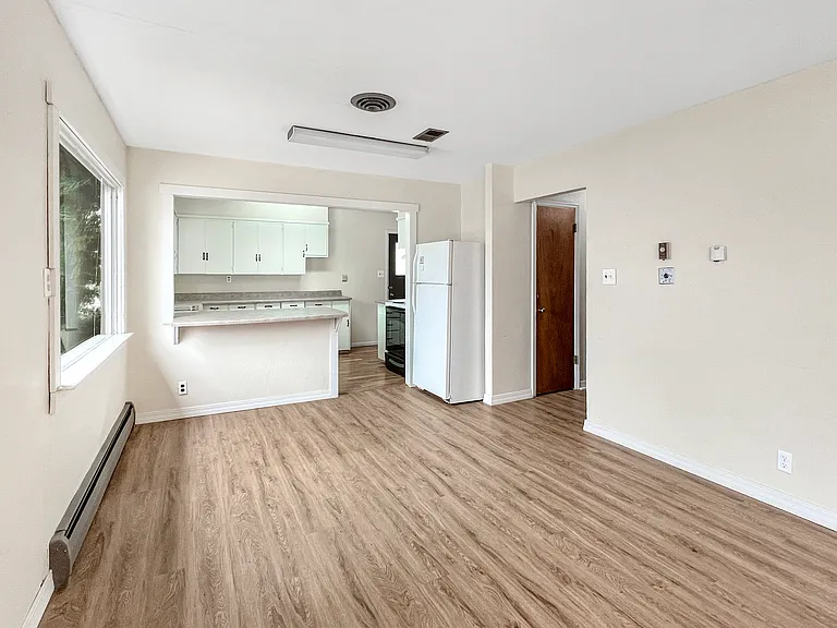 506 N Ash St — Photo 4