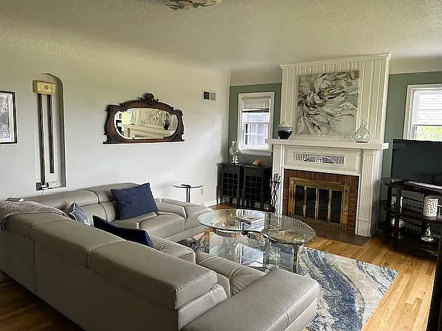 650 N San Jose Way — Photo 2