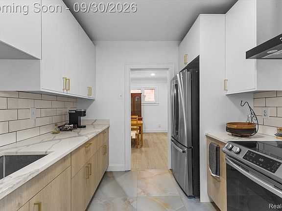 5th image of 5275 Yorkshire Rd