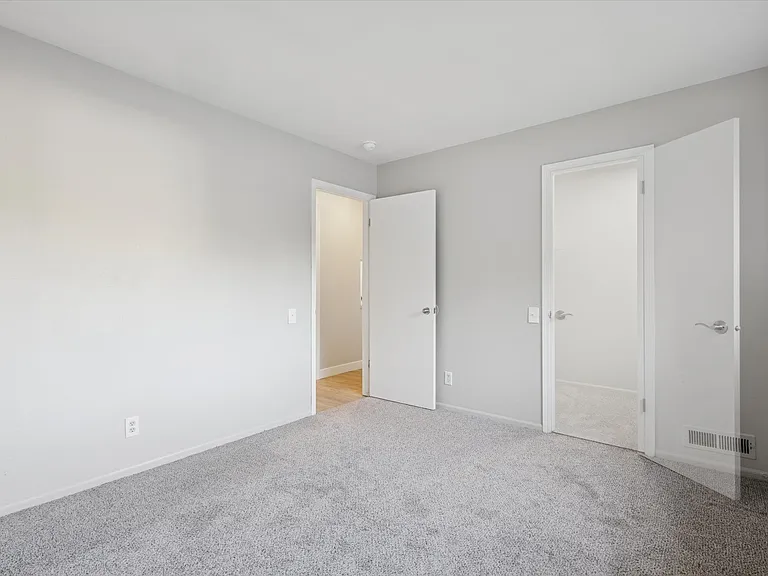 Parchment Point Townhomes — Photo 11