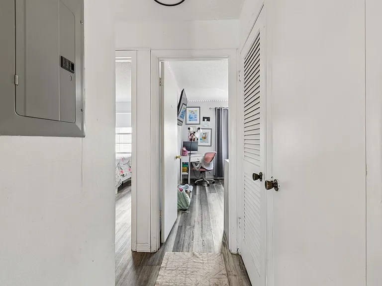 7210 N Manhattan Ave — Photo 3