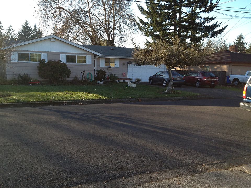 Charming 3 bedroom 1 bath home in the River Rd. area