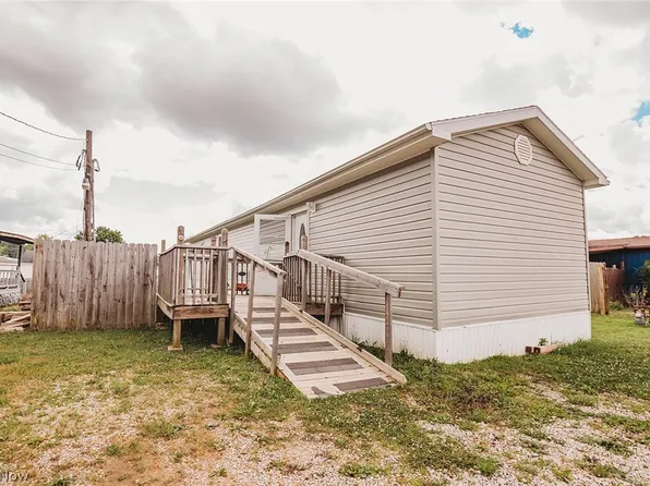 43 Thorn St, Parkersburg, WV 26101