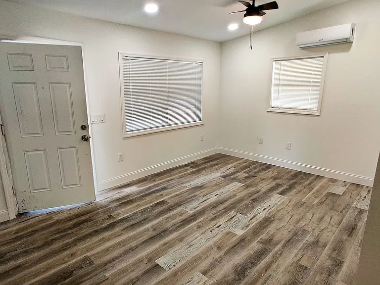 5500 Balboa Dr — Photo 8