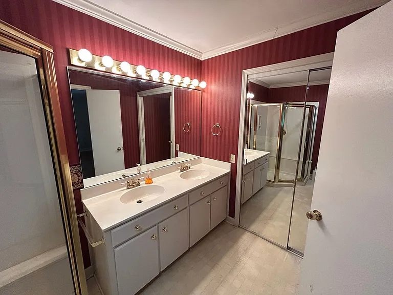 215 York Dr — Photo 11