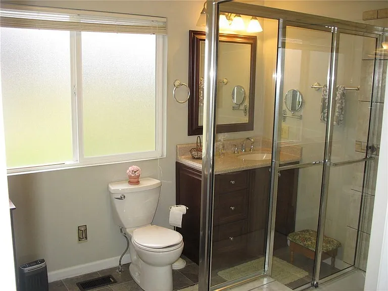 44 Picadilly Ct — Photo 22