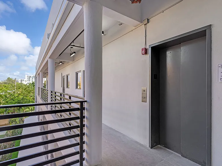 1037 NW 2nd St #3C — Photo 7
