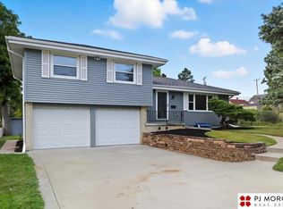 4915 Saratoga St, Omaha, NE 68104