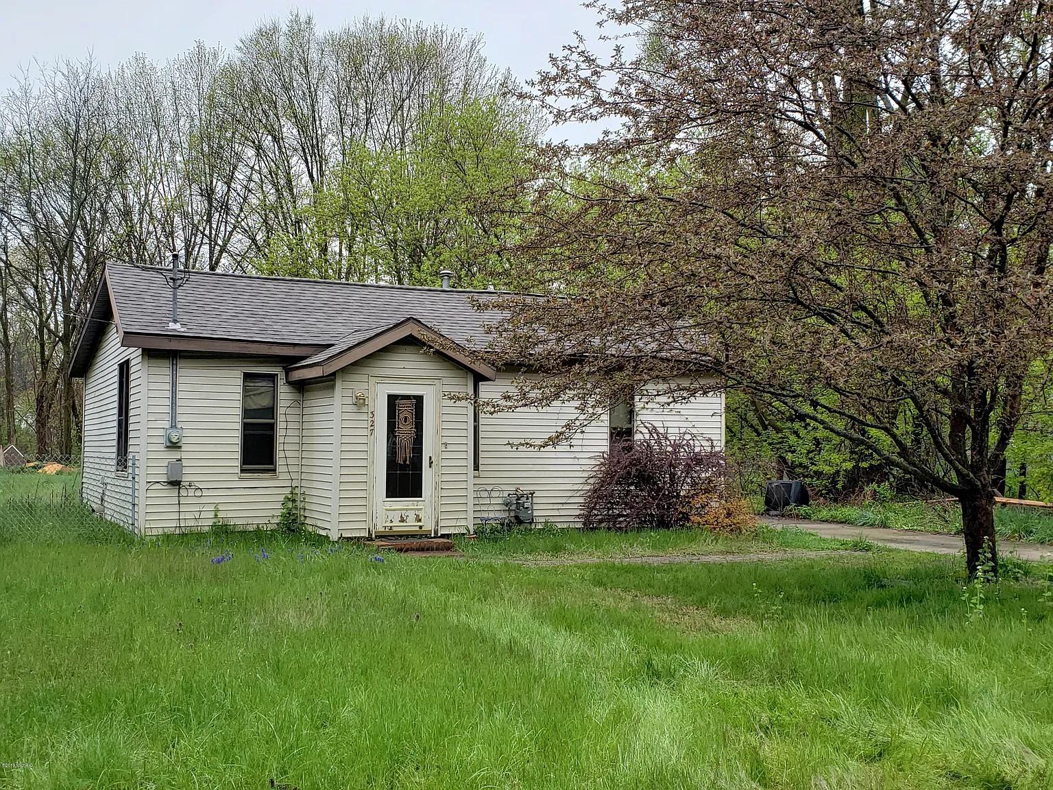 327 N Elm St photo 1