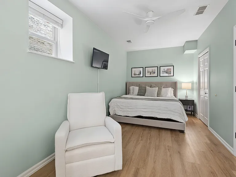 1314 W Winnemac Ave #G — Photo 12