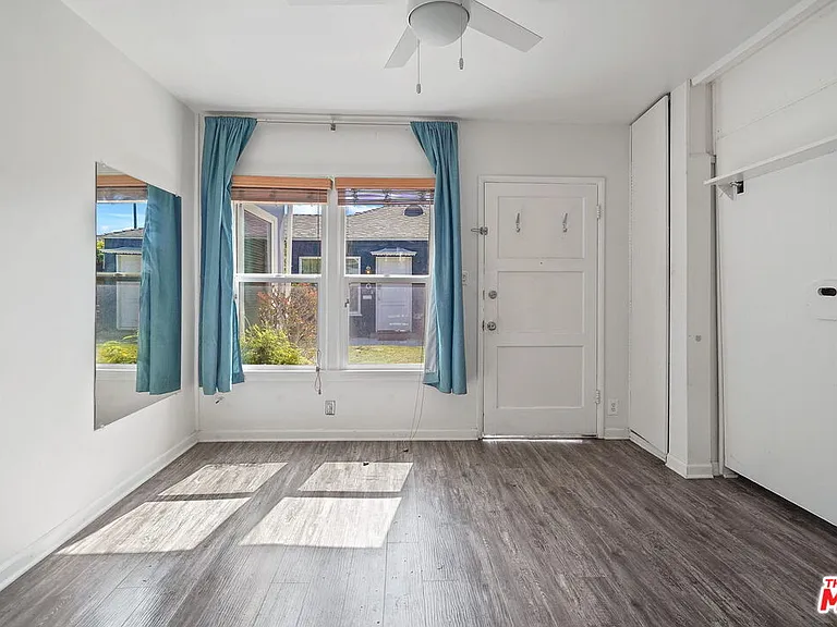 214 6th Ave — Photo 3