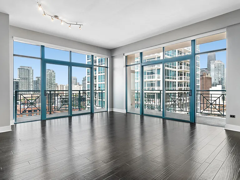 340 W Superior St #1201 — Photo 4