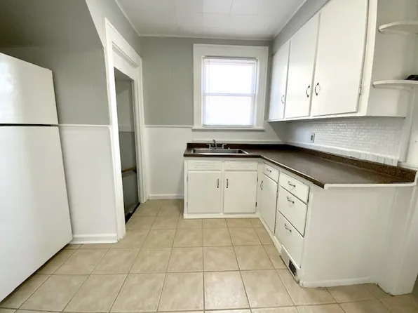 1524 E 221st St, Euclid, OH 44117