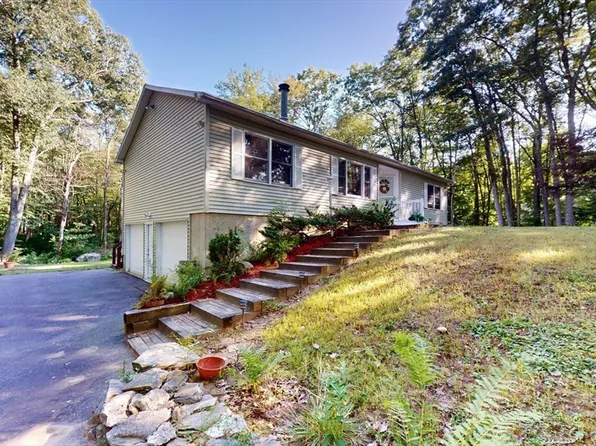 875 Stafford St, Leicester, MA 01524