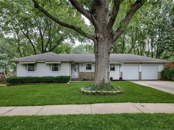 304 S Cardinal Dr, Olathe, KS 66062