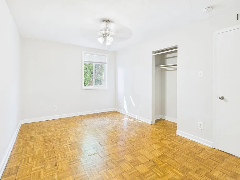 Forest Square Apartments — Photo 16