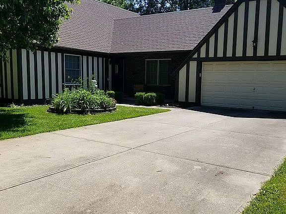 4th image of 8215 N Dilcrest Cir