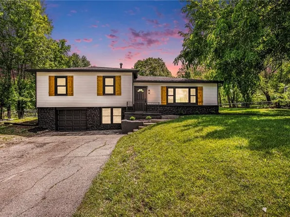 16105 Oakland Ave, Belton, MO 64012